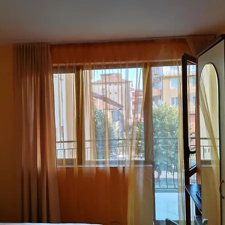 коста кърлев Πανσιόν *