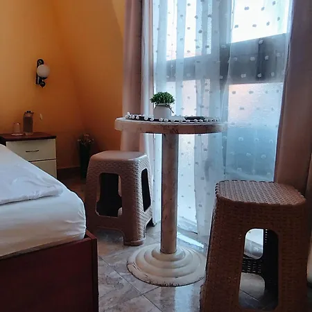 коста кърлев Πανσιόν *